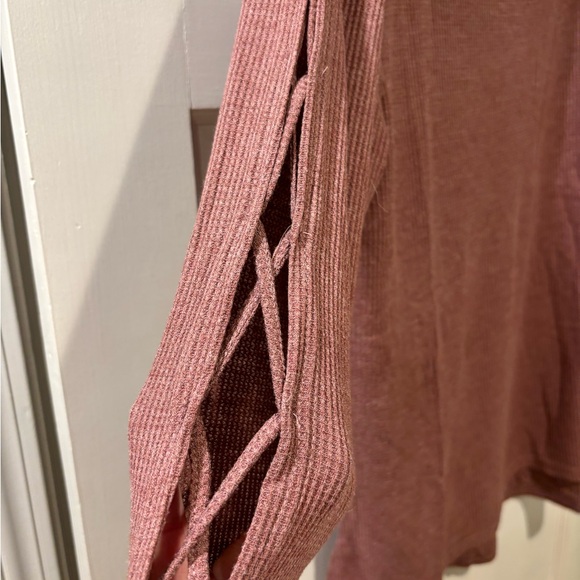 June and Delaney Ladies Light Red, Long Sleeve Top. Size Large. - Picture 5 of 5